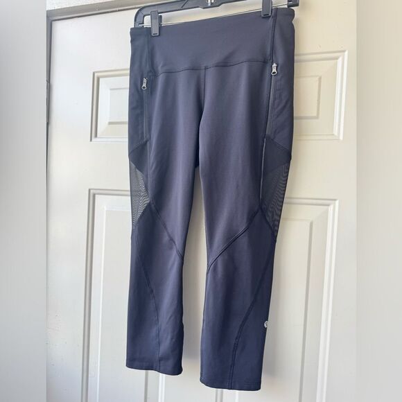 Lululemon Cropped Leggings-Black-Mesh Panels on Legs-Zippered Pockets-Size 8 - Picture 4 of 10